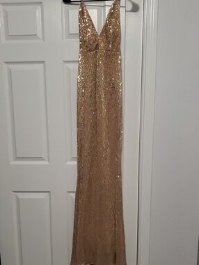 NWT Love & Lemonade Gold Sequin V-Neck Prom Evening Gown Size Small